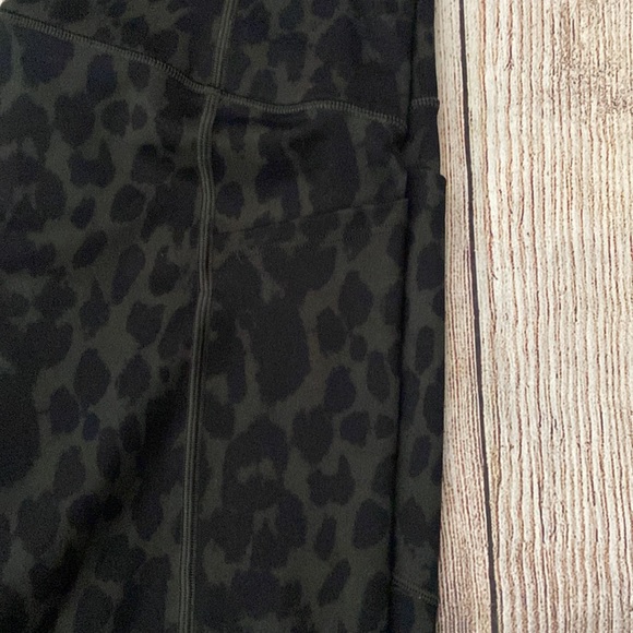 VS incredible leggings/12 - Picture 2 of 5